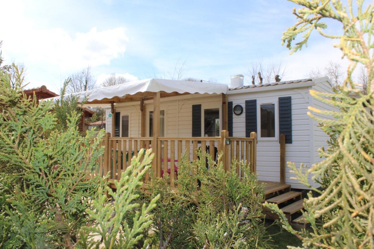 Camping Familial Paisible Avec Piscine, Mobil Home , Chalet, Studio & Emplacement Nue Casties-Labrande Exterior photo